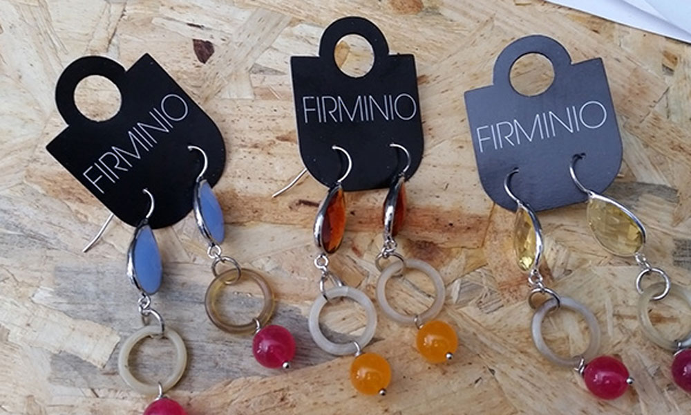 Firminio srl, porta orecchini e collane